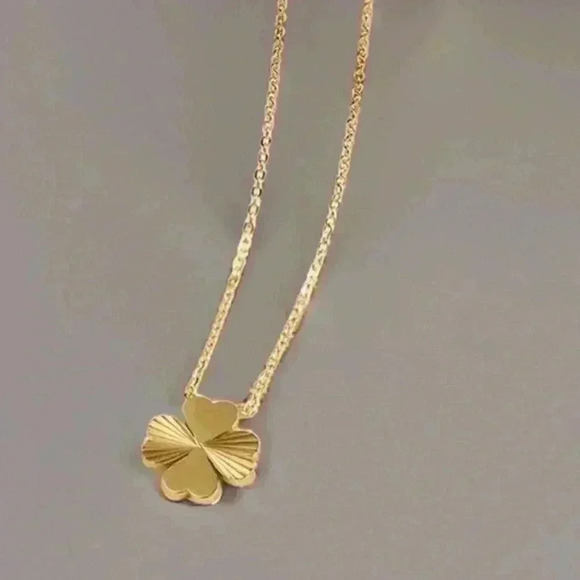 Darla Four Leaf Clover Pendant Necklace in Yellow Gold - Picture 5 of 5